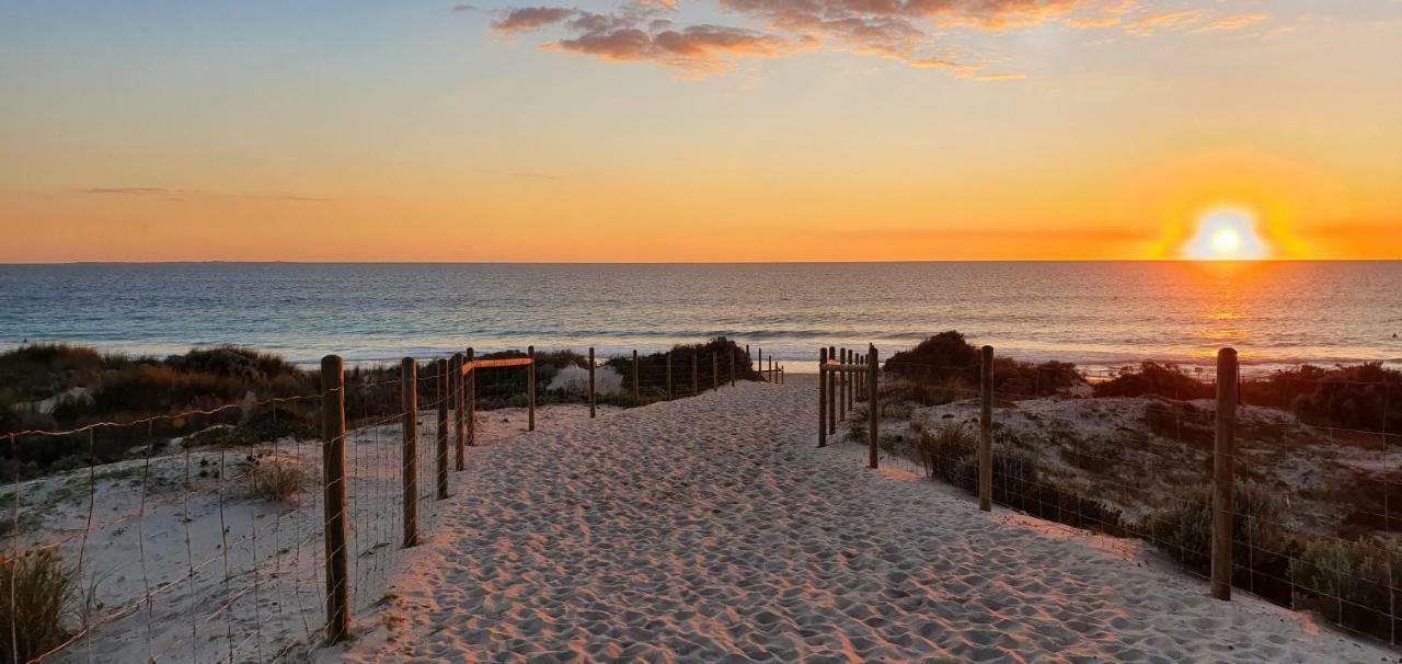 West Beach Lagoon 114 - Ocean Views West Perth 외부 사진